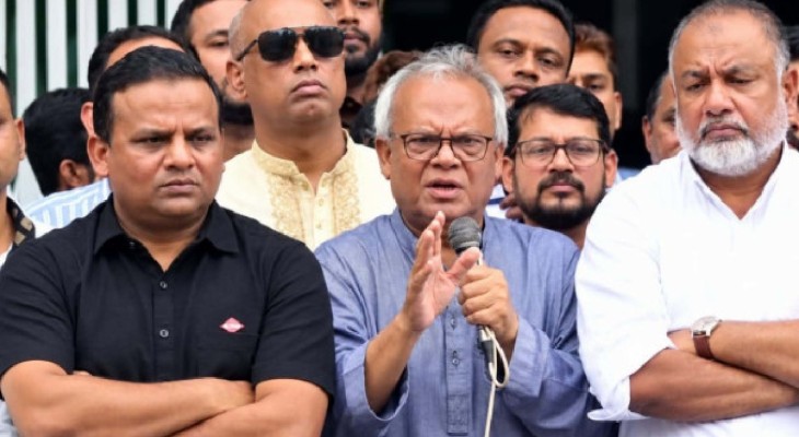 দেশের অর্থনীতি বাঁচাতে প্রধানমন্ত্রী কীভাবে সাশ্রয় করছেন, তা কি দেখেন না? : রুহুল কবির রিজভী 