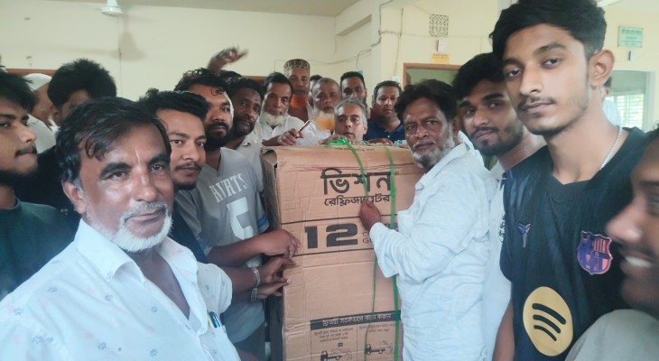 শ্রীনগরে গোলাপ বেপারী ও নোয়াব আলী স্মৃতি ফুটবল টুর্নামেন্ট অনুষ্ঠিত ॥ বিজয়ীদের মাঝে পুরস্কার বিতরণ